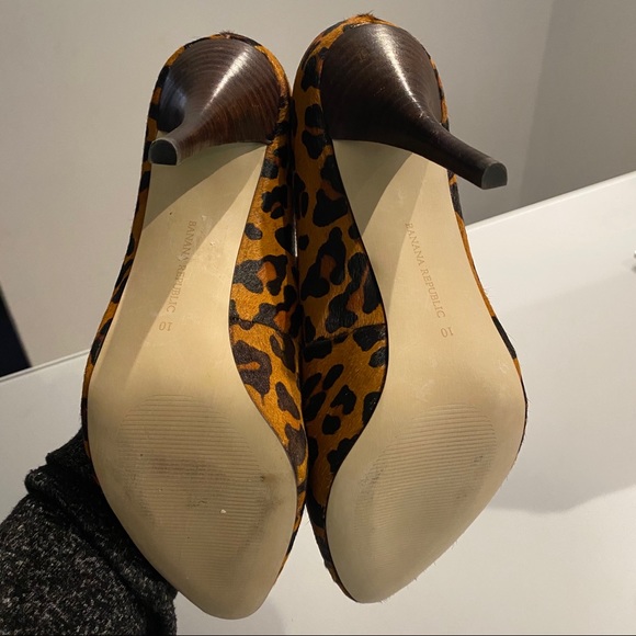 BANANA REPUBLIC X MADMEN Genuine Calf Fur Heels - Picture 7 of 7